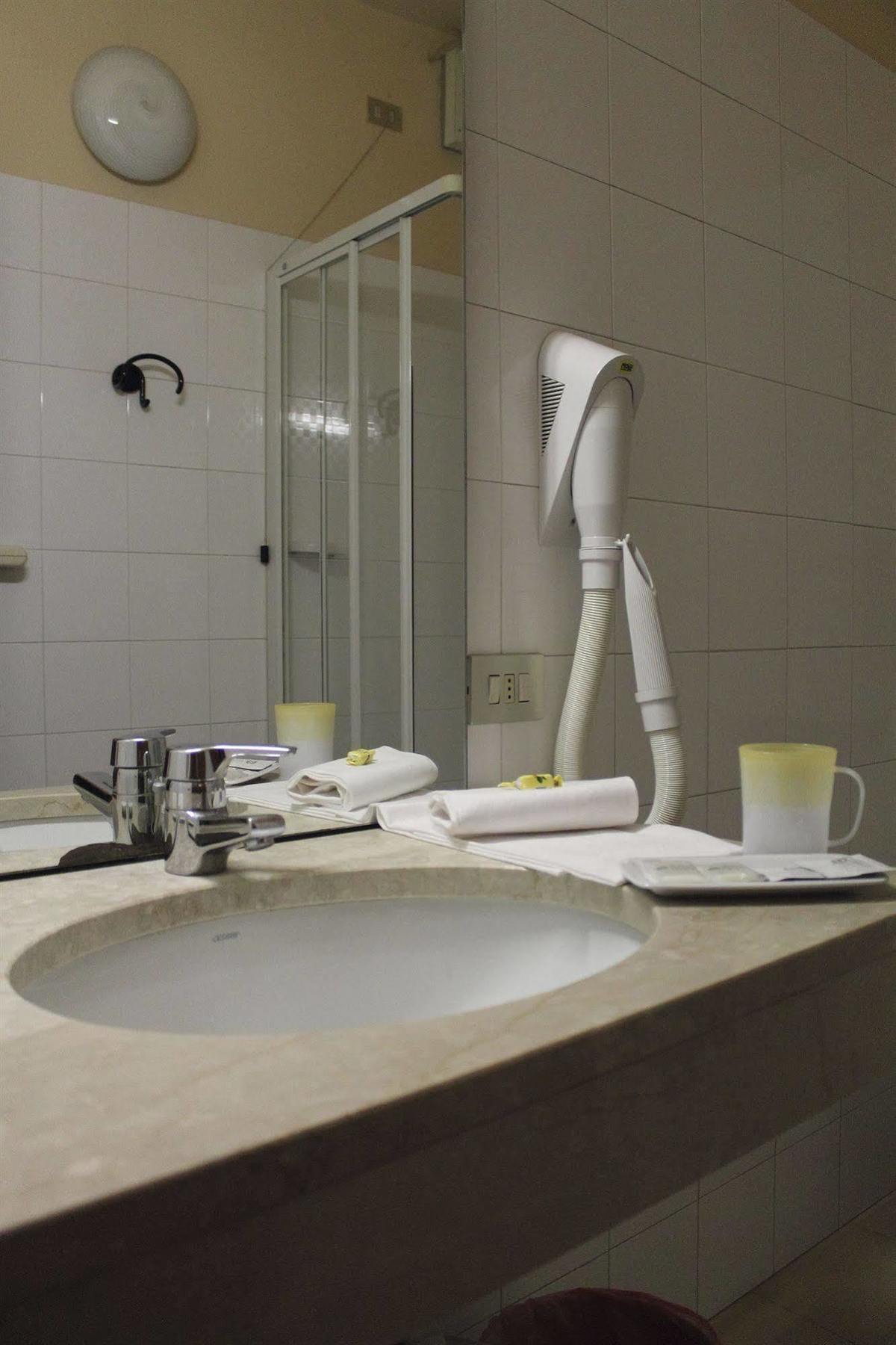Hotel Europa Доссобуоно Экстерьер фото